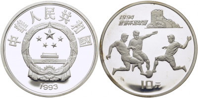Китай 10 юаней 1993 футбол, три игрока KM 521 серебро PROOF 1077-5-33