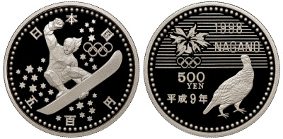 Япония набор из 2 монет 1997 500 йен сноубордист KM 114 и 5000 йен хоккеист KM 115, Олимпийские игры в Нагано 1998 года, в оригинальной коробке, с сертификатом KM PS16 медно-никель, серебро PROOF 4-3-2-14