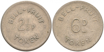 АНГЛИЯ 2 1/2 НОВЫХ ПЕНСОВ = 6 ПЕНСОВ ND ИГРОВОЙ ЖЕТОН, ТОКЕН BELL-FRUIT белый металл 73-1253